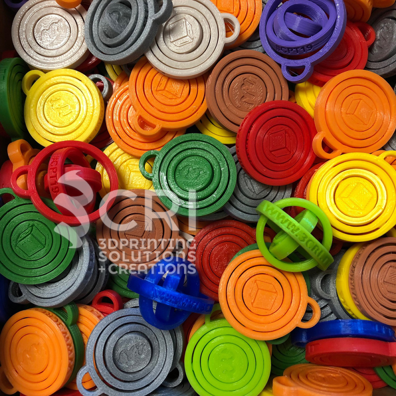 Stampa 3d personalizzata: Portachiavi giroscopi multicolori personalizzati con sito e logo, stampati in 3D in occasione del Campus Party Italia 2019.