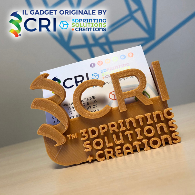 Stampa 3d personalizzata: Portabiglietti da visita personalizzato con logo, stampato in 3D in PLA Oro, accessorio perfetto per un desk accoglienza clienti.