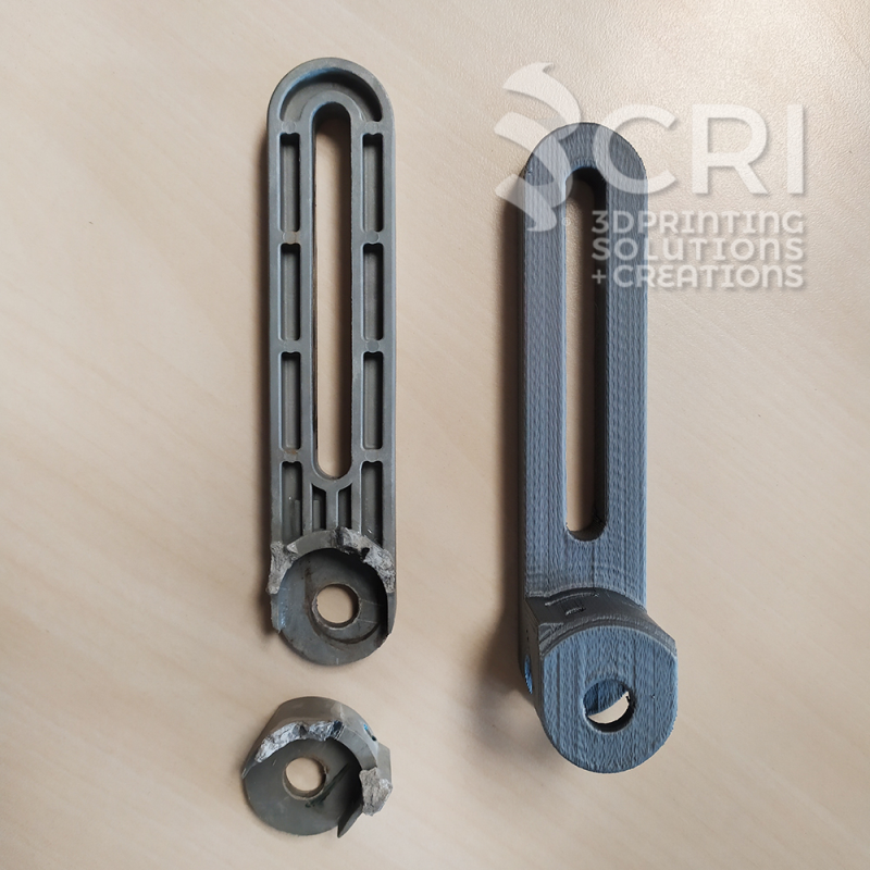 Prototipazione rapida stampa 3d: Rilievo e stampa di una leva di uno sportello di una macchina per il ghiaccio di un ristorante,  partendo dall'originale rotto. Questo ha permesso al nostro cliente di evitare la spesa del ricambio originale ma soprattutto di riparare subito la macchina.